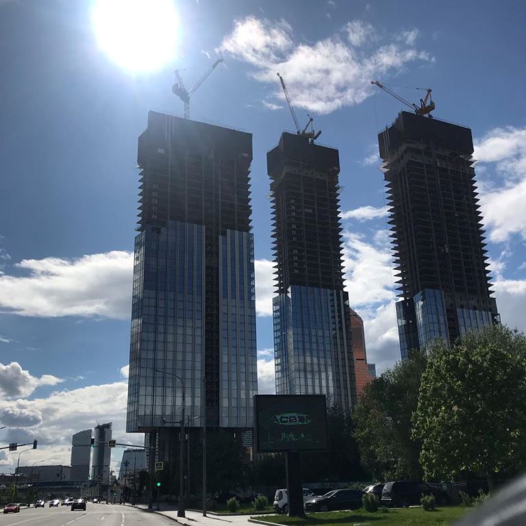 Seven towers. Капитал Тауэрс Москва. Капитал Тауэр Алматы. Парные башни в Москве. Capital Towers завершение строительства.